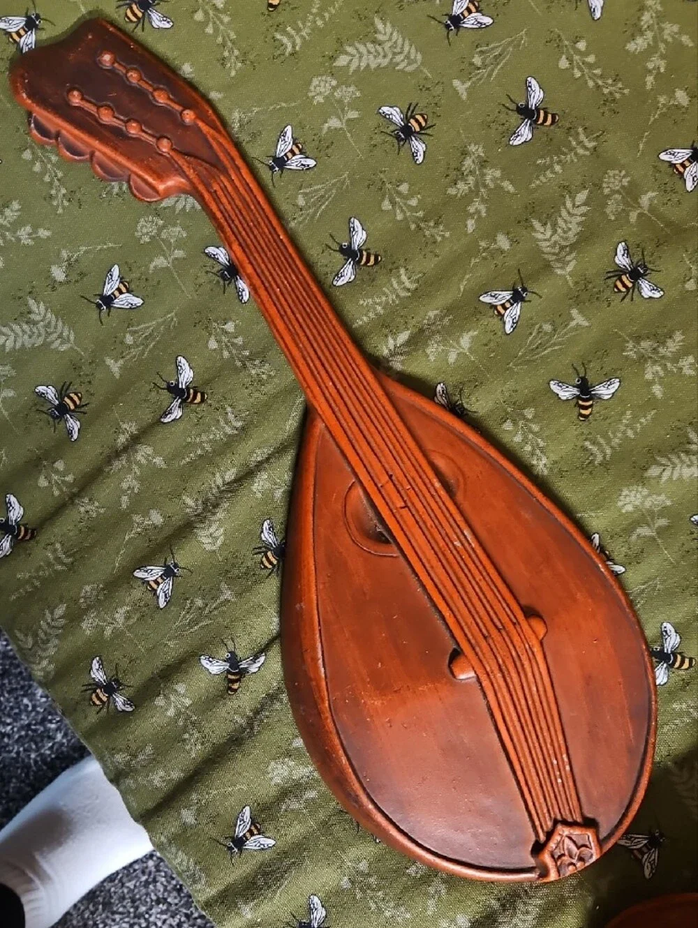 Vintage MCM Royal Cast Metal Violin & Mandolin Wall Art Plaques 2pc Set